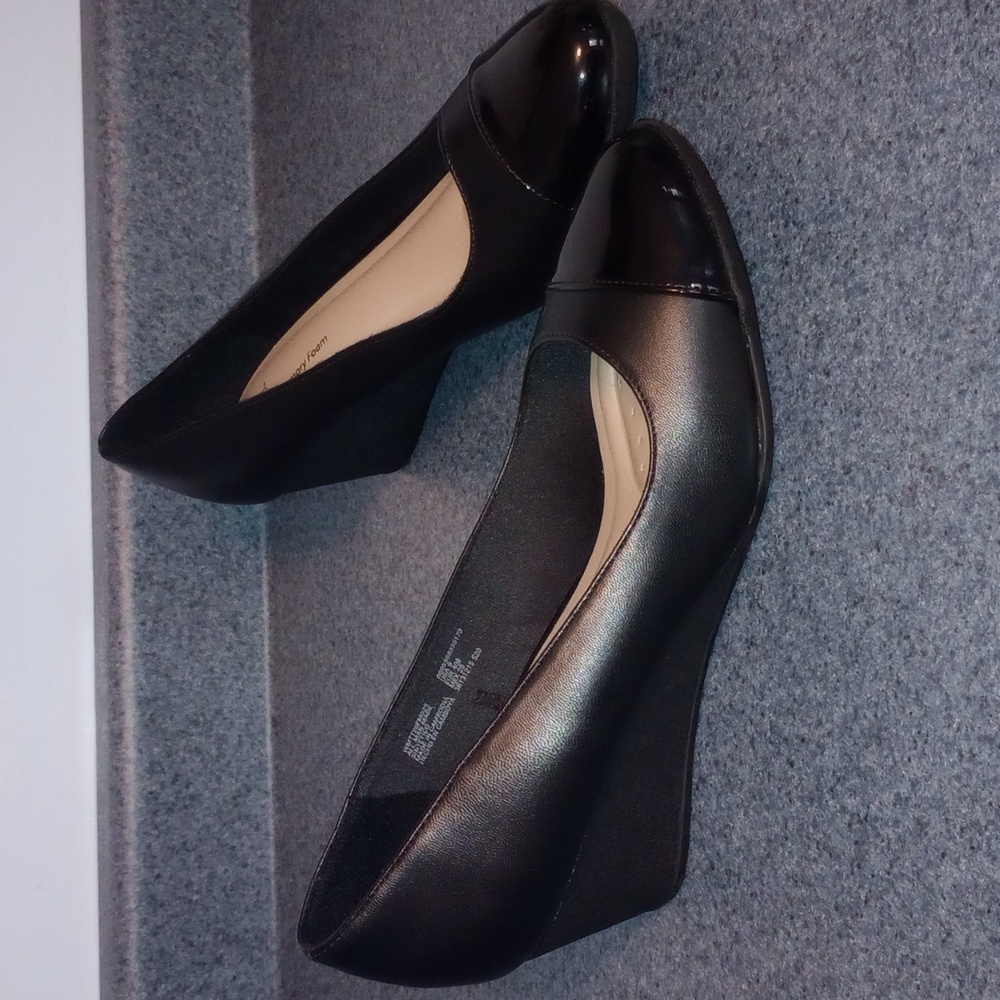 Time And True Size 9 Wedges. Like New* - image 1